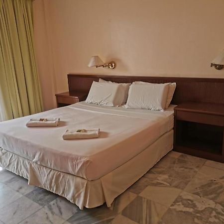 Oyo 89972 Borneo Paradise Beach Hotel Кота-Кинабалу Экстерьер фото