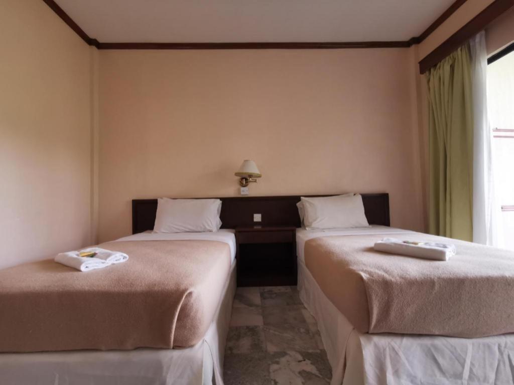 Oyo 89972 Borneo Paradise Beach Hotel Кота-Кинабалу Экстерьер фото